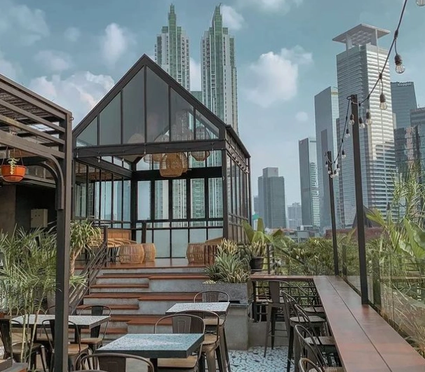 青沙浦小店散步指南：海景咖啡、生猛海鮮與燈塔下的悠閒時光