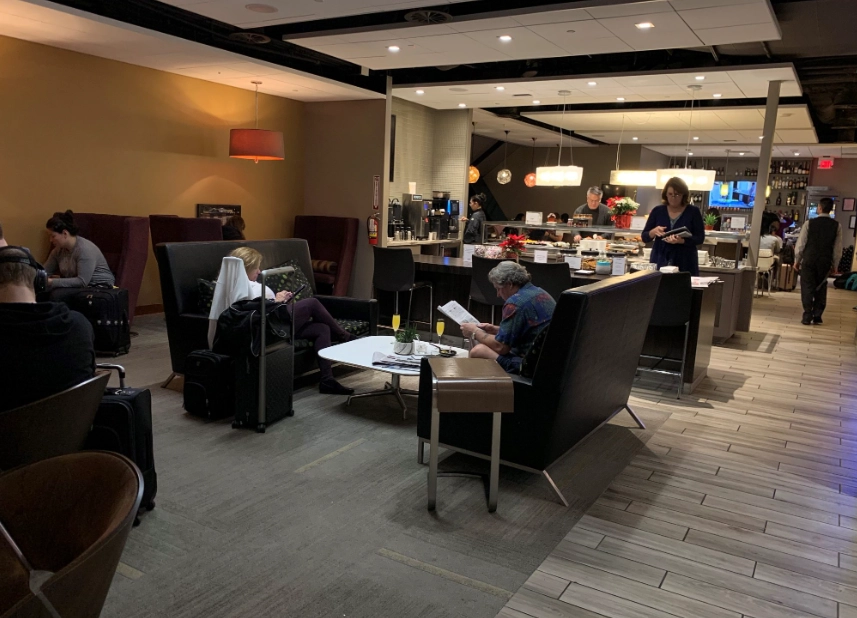 奧克蘭機場貴賓室完整指南：免費進入方法與使用評價