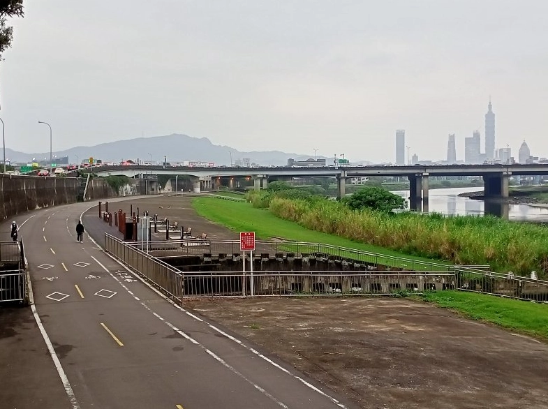 台北夜騎自行車