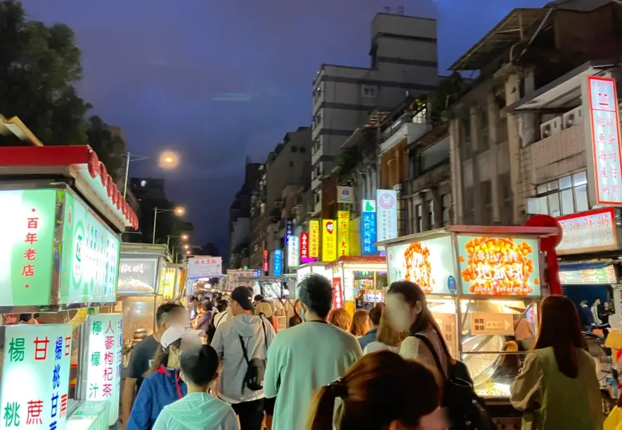 寧夏夜市餐廳怎麼選？老饕帶路5家必吃與3個避坑指南