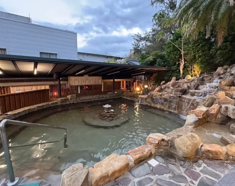 四重溪泡湯屋推薦｜純泡湯、住宿湯屋、大眾池選擇指南