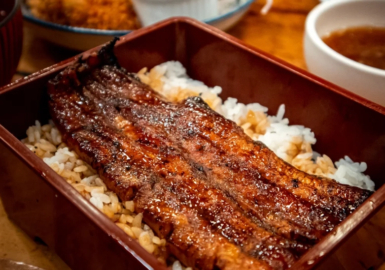 林森北路宵夜推薦｜在地人帶路深夜食堂與熱炒美食地圖