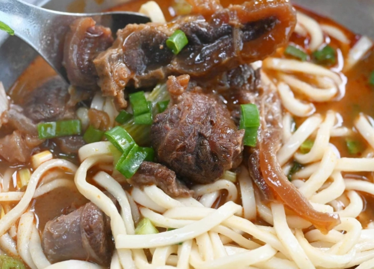 駁二附近平價美食地圖：在地人親訪銅板價吃到飽推薦