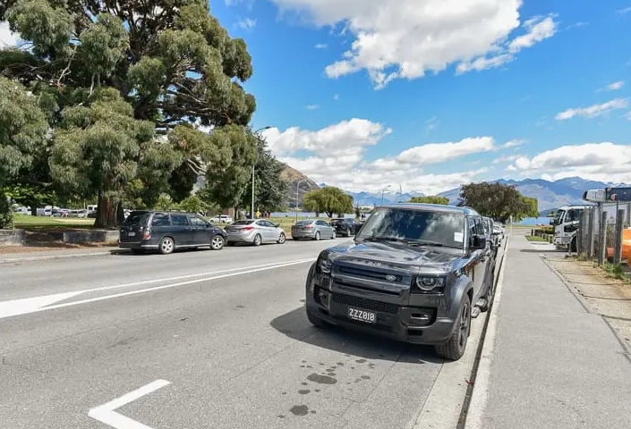 瓦納卡 路邊停車