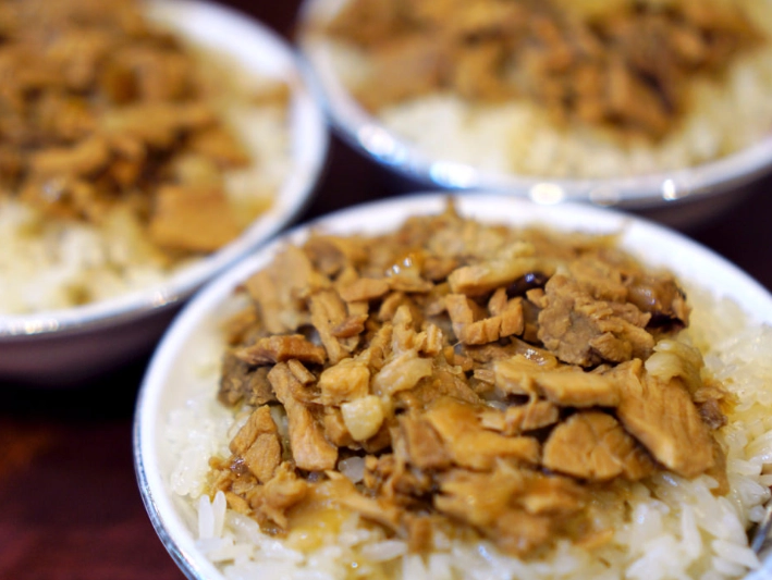 同仁夜市美食攻略：在地人帶路必吃攤位與隱藏吃法