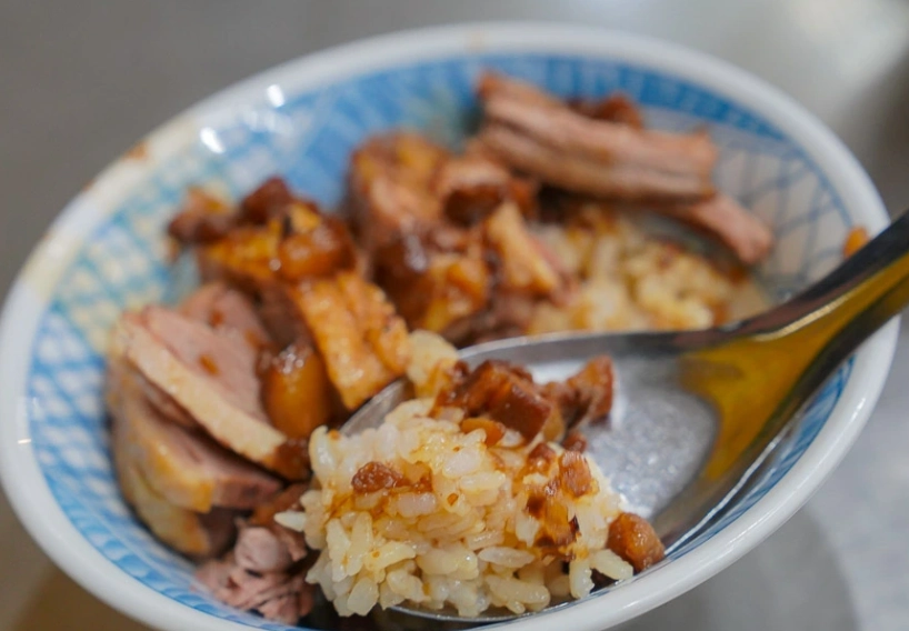 駁二附近美食餐廳推薦：實地探訪與隱藏版清單