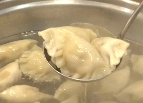 冷水煮水餃