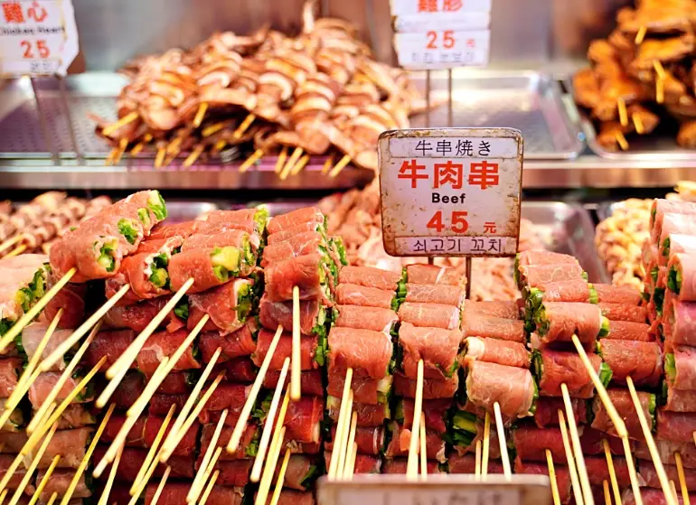 東大門夜市必吃美食全攻略：在地人私藏10大攤位與隱藏小吃