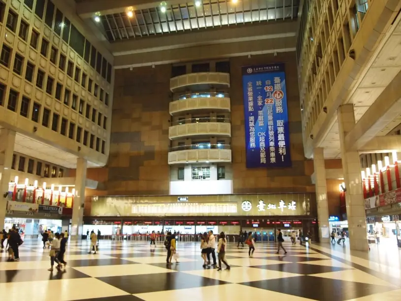 台北車站休息2小時：轉車空檔去哪裡？推薦休息艙、按摩椅與周邊咖啡廳