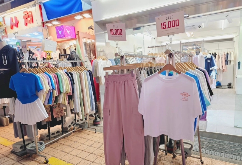 弘大商圈衣服购物秘诀：避开游客店找到真正好货
