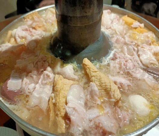 忠孝夜市美食火鍋
