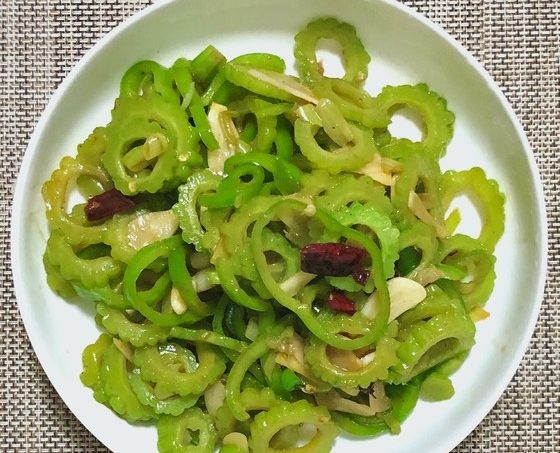 蒜頭炒苦瓜做法