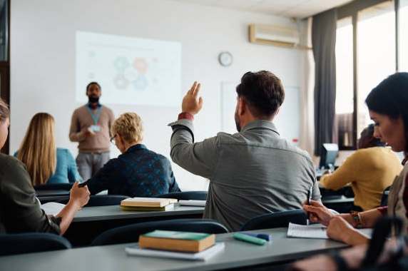 私立大學企管系比較