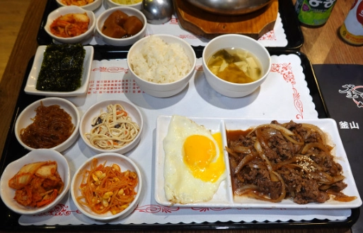 西門町一個人吃飯