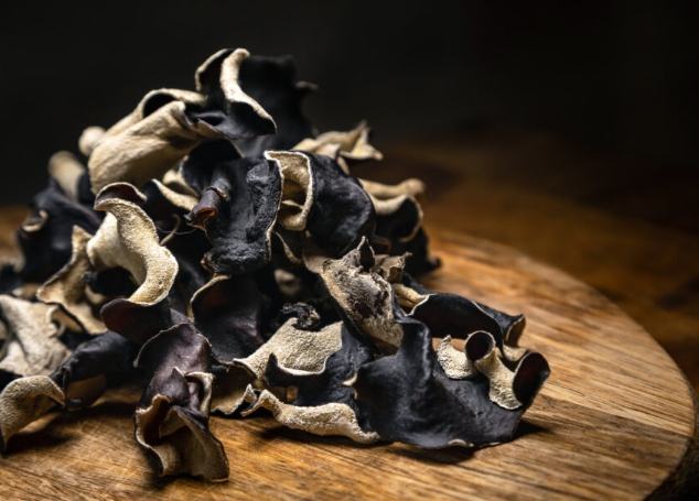 晚上吃黑木耳影響