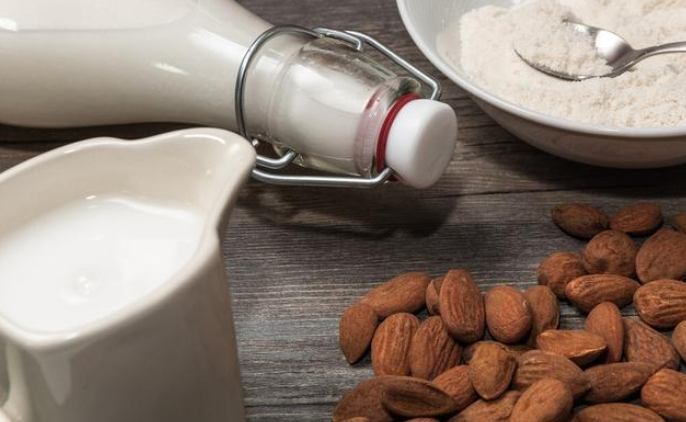 杏仁奶 牛奶 比較