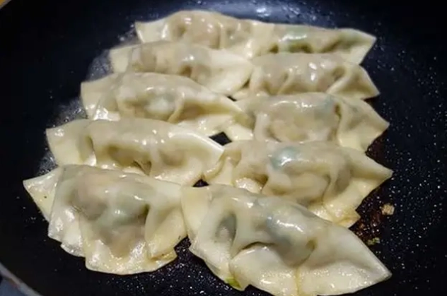 冰花煎餃生粉水