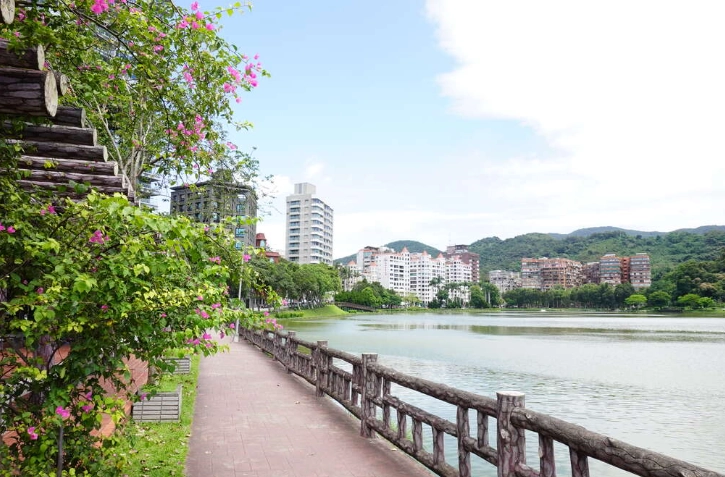 碧湖公園游泳池開放時間