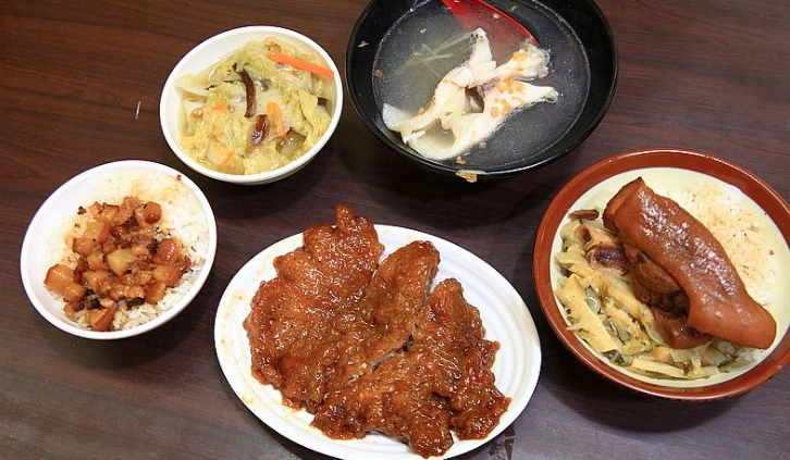 台北宵夜滷肉飯