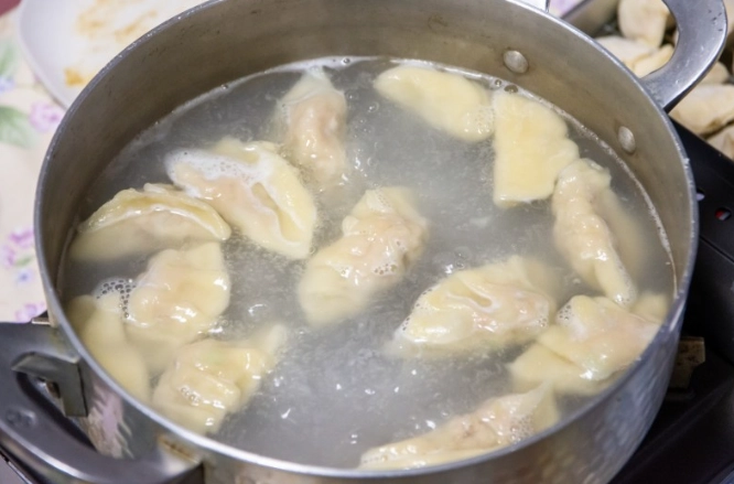 冷水煮水餃方法