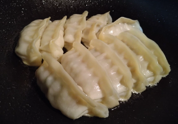 生粉水煎餃做法