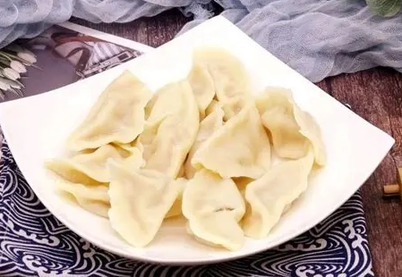 刚包好的水饺煮法