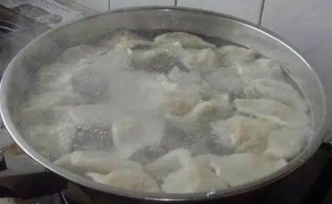 冷水煮水餃方法