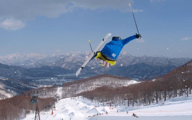 白马滑雪场夜间开放
