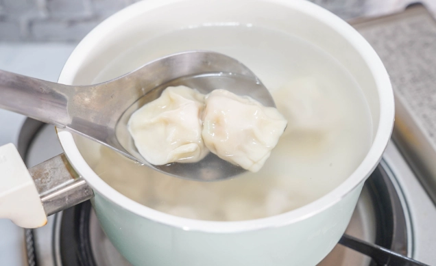 冷水煮水餃
