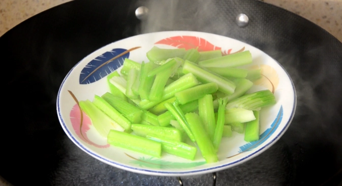 西芹汁處理方法