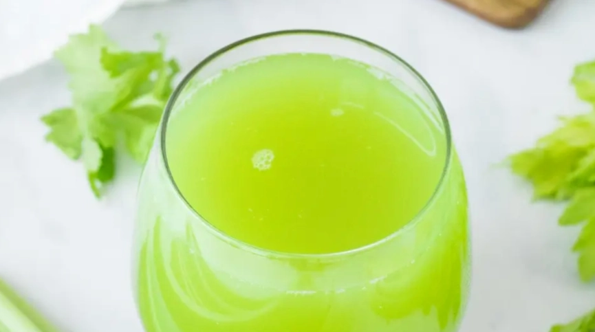 西芹香蕉汁做法