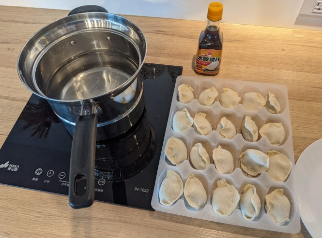 電鍋煮冷凍水餃