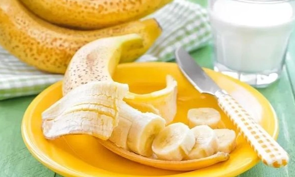 吃香蕉不能喝水原因