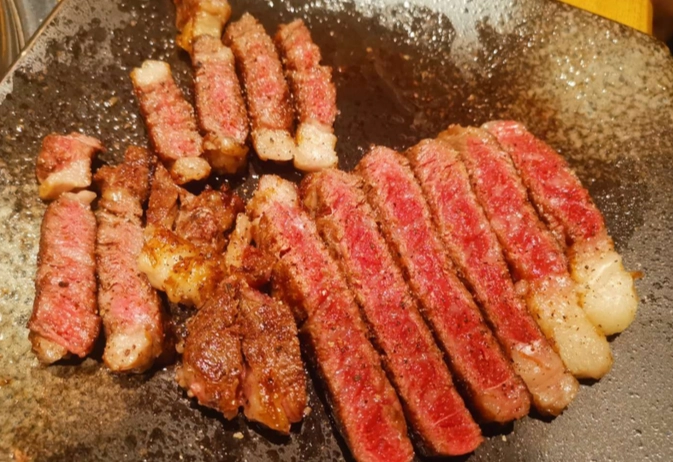 忠孝夜市牛排店