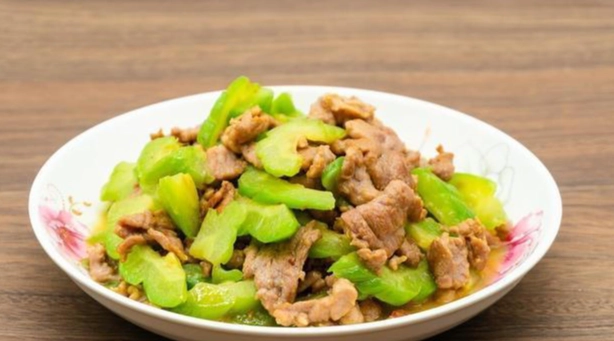 苦瓜炒肉片