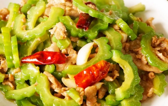 苦瓜炒肉片