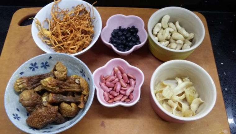 蟲草花姬松茸淮山素湯 做法