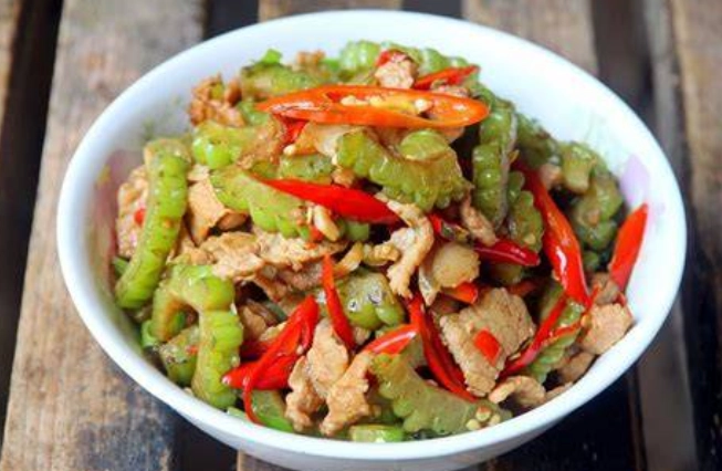 苦瓜炒肉片
