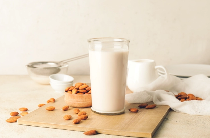 杏仁奶 燕麥奶 比較
