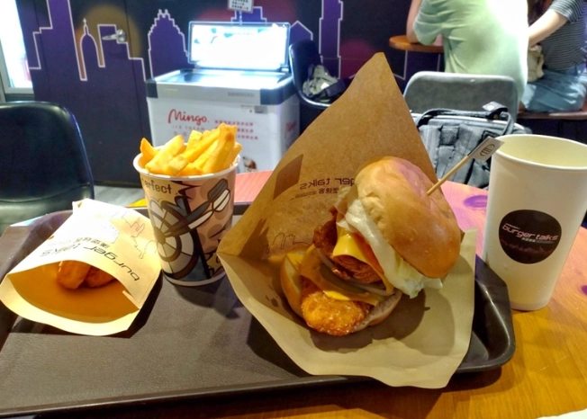 車站附近漢堡店