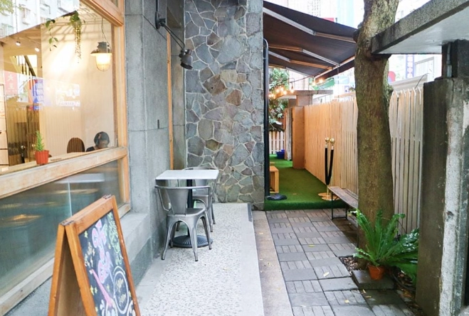 台北咖啡廳充電插座