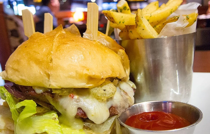 車站附近漢堡店